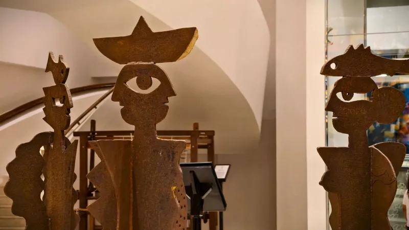 When the Tool Becomes the Statement: Artists Who Turned Ladders Into Their Life's Work